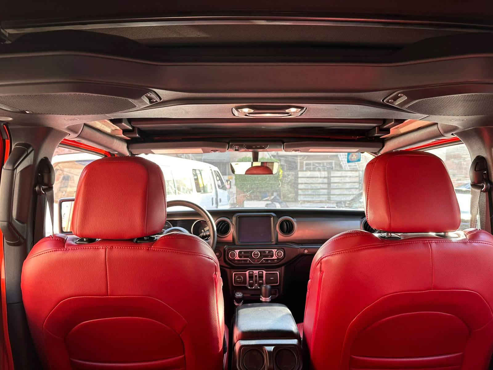 السلام عليكم 

جيب رانكلر 4Xe 2023 هايبرد ويليس وارد امريكي 

 السياره  Jeep Wrangler 4Xe 2023 2.0L 4 plug-in

حجم المكينه : 2000 تيربو + هايبرد + بلكن شحن خارجي

القدرة الحصانية 375  

الشحن يمشيك 30 ميل

المسافه المقطوعه : 32

                      
#اللون برتقالي مميز وداخل احمر بلادي 

1.قماره بانورما تنفتح كهرباء ع طول السياره
2.بصمه 
3.لوكير
4.كشافات 
6.شحن خارجي
7.بكلايت لد 
8. شاشه
9.سستم صوت دمام خلفي + امامي 
10.لايتات زنون هايلوجين
11.كشنات جلد داخل احمر بلادي 
12.سقص اسود بلادي 
13. تحكم استرين
14. ويل حجم 17
15. حساس خلفي
16.رادار جانبي 
17.تاير جبلي بلادي 

حادثها باب وجاملغ خلفي صبغ بدون ايرباك رقم بغداد السعر مكاني بغداد الدوره ***********
