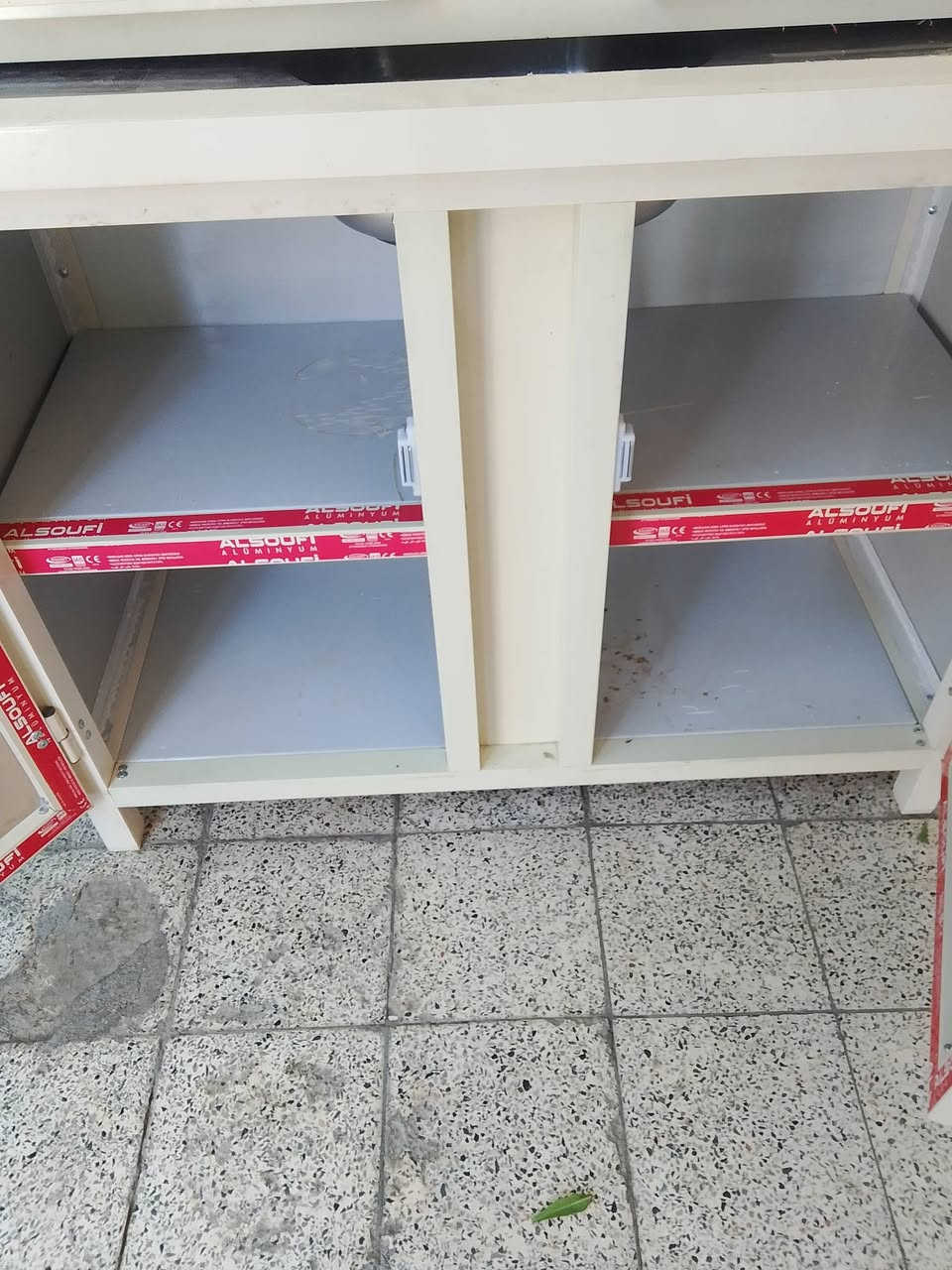سنك متر وربع مع ملحق تفصال جديد غير مستعمل السعر 160 الف عنوان كريعات ***********
