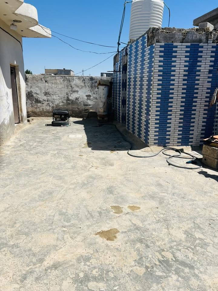 سلام عليكم بيت لبيع يم شهيد ابو جكاره مساحه البيت 350 خط اول لاستفسار عله رقم ***********
