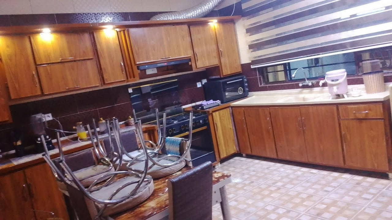 بيت للبيع في حي الانتصار شارع60 فرع اسواق الطائي 
المساحة 231

غرفتين نوم وهول واستقبال وصحيات ومطبخ وبيتونة

بناء حديث تسليم فوري
خدمات كاملة 
سند طابو   
السعر 130  مليون بي مجال

للاستفسار اكثر الاتصال على  رقم  ‏‪***********
