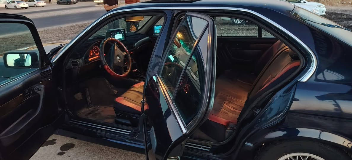 للبيع BMW
525 اصل 
مسكر كبس
وارد ياباني
بجم عريض
موديل 1995
محرك شرط 
كير شرط 
تبريد❄️
تدفئه 🔥
دبل ايرباك
 دبل جكمجه
تخم تاير جديد 
طخم صدرجديد 
طخم تواير جدد
كشنات جلد كهربائي
بدون قطرة خياس
كهربائيات بلاد كله شغال
مرايات منفصل
4 بطاين جديد
ربل ابواب جديد
بيه مواصفات ما مذكوره
رقم نينوى بسمي تحويل مباشر
صبغ جماليه فقط بدون ضربه بدون معجون
الداخل نضيف حييل
مكان السياره جنوب الموصل قريه اطويبه
السعر ٦٥ 
ملاحضه السياره على وضع الشركه والسياره احلى من الصور كلشي بلادي
للستفسار  رقم *********** ابو اشواق
