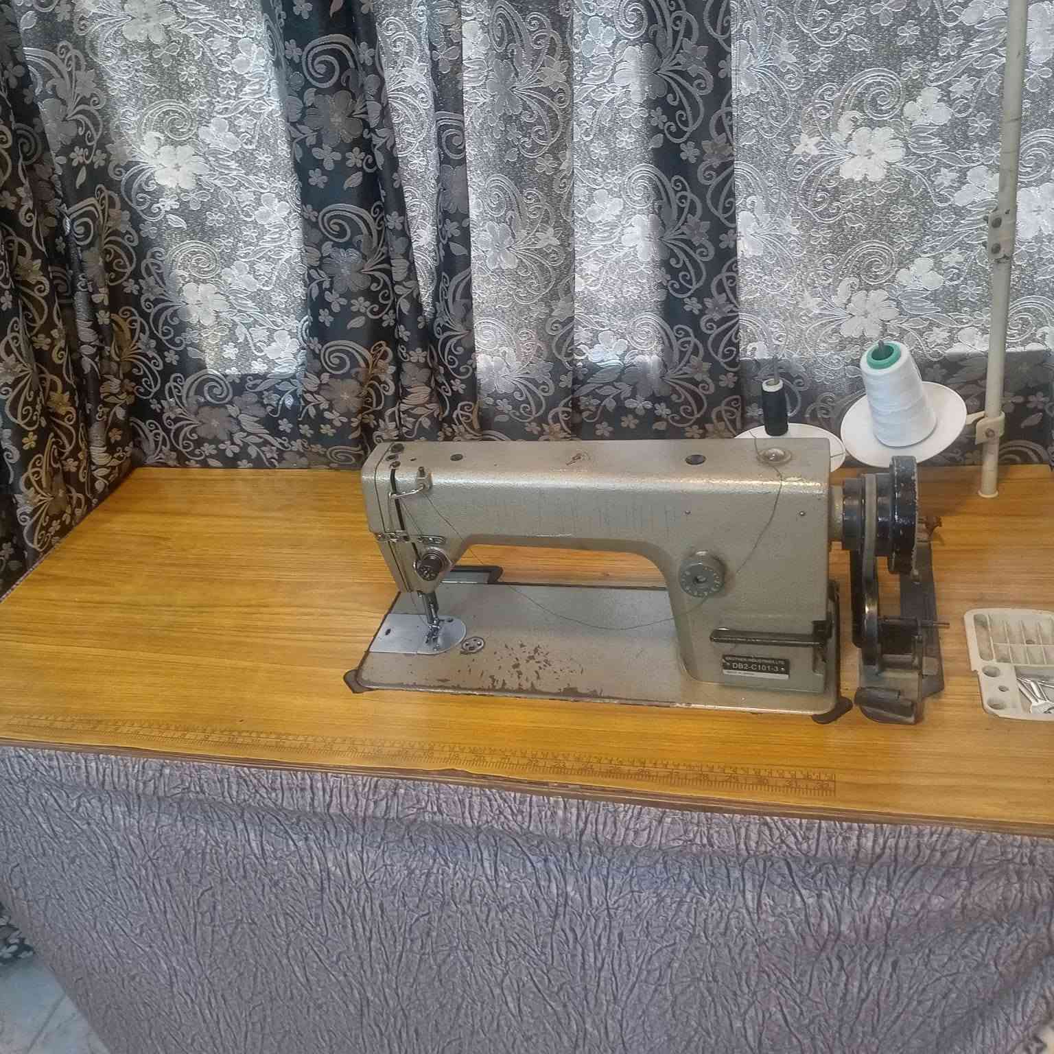 🧵 للبيع ماكينة خياطة صناعية Brother 🧵
ماكينة خياطة صناعية Brother DB2-C101-3
✅ سنجل إبرة
✅ خياطة مستقيمة
✅ موتور Westman W33402
✅ مع الطاولة والدواسة
✅ حامل خيط وملحقاتها
✅ مناسبة للخياطة المنزلية والعمل المهني
✅ ماكينة قوية وعملية
📍 المكان: كربلاء
💰 السعر: 200 ألف دينار
📞 للاستفسار والتواصل: ***********
