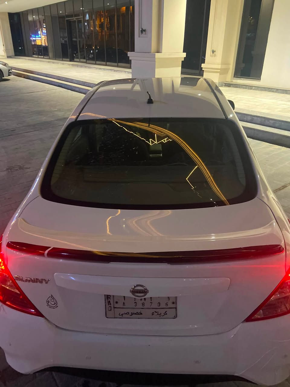 إعادة نشر بسبب الوعود الكاذبه
نيسان سني ١٨ هندي بليته زركه 

رقم كربلاء حره راعيهه ميت ( ابيع كوم حديد) 

محرك كير حداديه تبريد سياره مابيهه لا صبغ ولا ضربه ولا معجون مجرد طخات بسيطه  عارضهه ب٥٥ مكاني بغداد كووم حديد

***********
