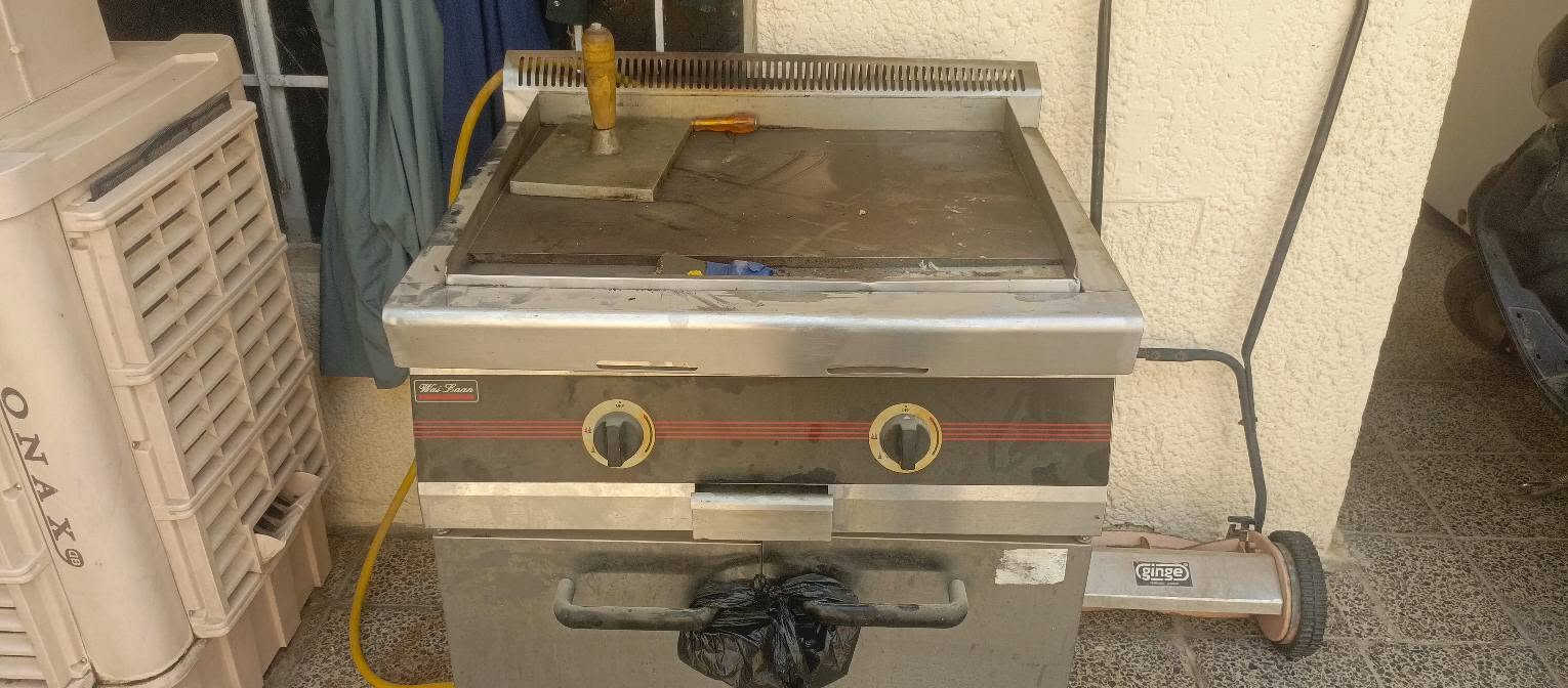 شوايه همبرجر كريب اصليه السعر 500 وبيها مجال مثرامه حجم 32 نظيفه سعرها 160 المكان الشعله ***********
