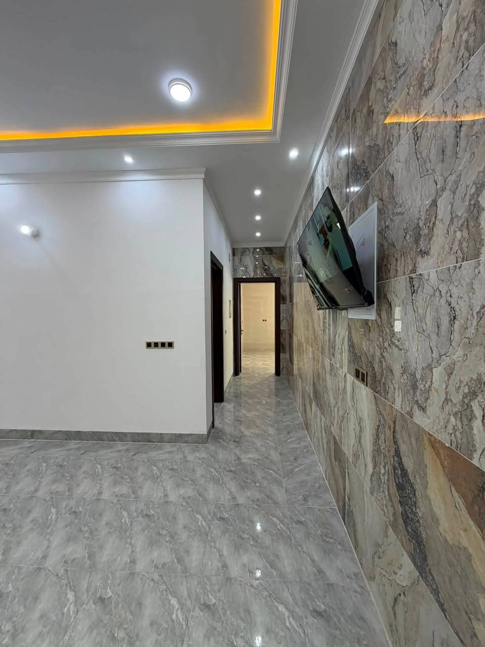 🏡 بيت للبيع – موقع مميز جداً في الرمادي
📍 الموقع: شارع 40 – قرب أثاث القند
📐 المساحة: 250 متر
🏠 طابقين
✨ زيرو ممسكون
🧱 البناء درجة أولى
🛣️ خدمات وتبليط بالمنطقة

💰 السعر: 185 مليون دينار
🔄 قابل للتفاوض

📞 للاستفسار والتفاصيل:
***********
📲 واتساب متوفر

🔥 بيت جاهز وموقع ممتاز، مناسب للسكن والاستثمار.
