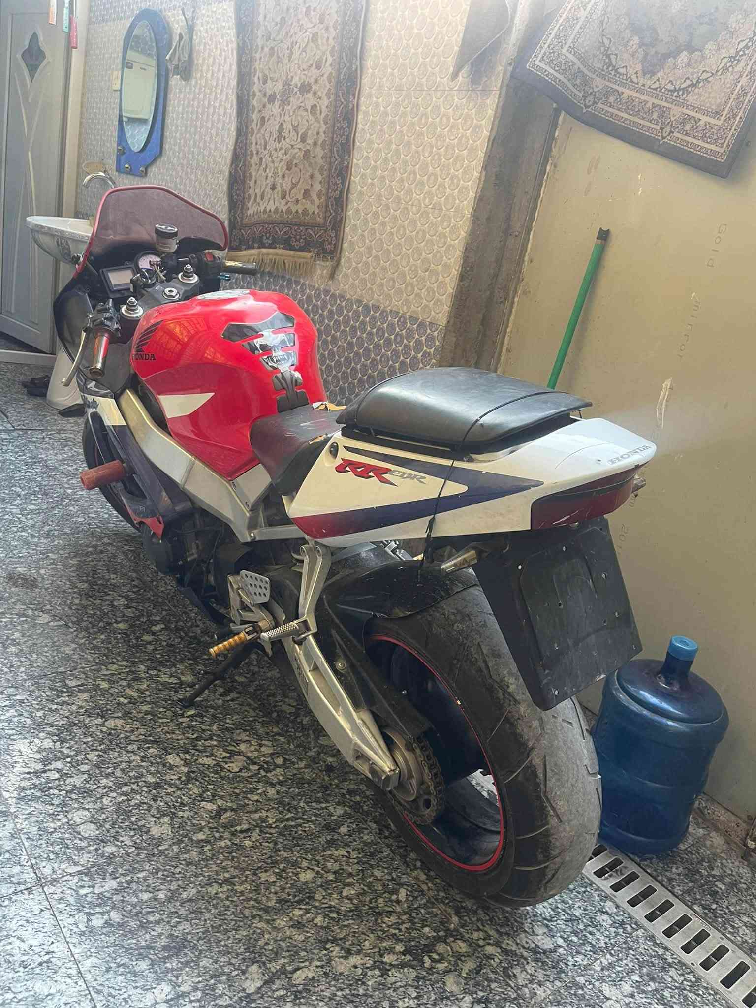 سلام عليكم سيبي آر 929
دراجة ابيع كوم حديد دراجة جديدة بس ماغاسلهة كهربيات كفالة كولشي كفالة من عدة المكينة بيع كوم حديد بكاني بغداد البلديات ***********

