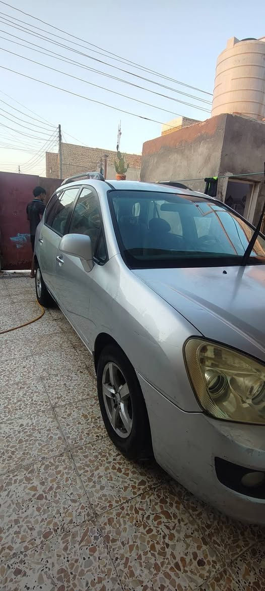 السلام عليكم 
كيا كارنز موديل ٢٠٠٩ كير ومكينه مكفولات ترايك واين ماتحب تخم تاير جديد تبريد شغال بيها تلحيظات بسيطة سعرها ٩٠ وبيها مجال الاتصال على الرقم ***********
