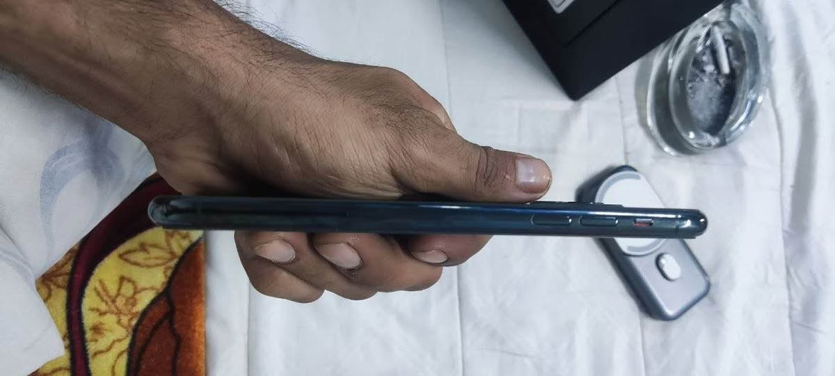 السلام عليكم 11Pro max
لون زيتوني مثل ما موضح جهاز نضيف جداً وعلة اديه استعماله بطاريه مبدلة قدرة عاليه 100‎%‎يعني انسه الصرف ممبدل بعد اي شي ذاكرة256نضافة الجهاز 98‎%‎ السعر 350وبي مجال قليل 🤍 *********** بغداد, العراق

نص مكتوب في الصور:
- 4:52 52 حالة البطارية والشحن رسالة مهمة حول البطارية تعذر التحقق من أن بطارية هذا الـ iPhone بطارية أصلية من Apple، قد لا تكون التفاصيل دقيقة تماماً. لمعرفة المزيد الحد الأقصى للقدرة 100% هذا قياس لقدرة البطارية مقارنة بقدرتها عندما كانت جديدة. قد تتسبب القدرة المنخفضة بتقليل ساعات الاستخدام بين عملية الشحن والأخرى. أقصى قدرة للأداء الـ iPhone غير قادر على تحديد عمر البطارية. شحن البطارية المحسن للحد من استنزاف عمر البطارية، يتعلم الـ iPhone من عادات الشحن اليومية، بحيث ينتظر ولا يتجاوز 80% حتى يحين موعد حاجتك إلى استخدامه.
- 52 4:52 حول سجل تاريخ القطع والخدمة الأغاني 3,339 الفيديوهات 7,259 الصور 57 التطبيقات السعة 256 غ.ب. متوفرة 117.15 غ.ب. عنوان Wi-Fi D0:3F:AA:B2:E2:68 Bluetooth D0:3F:AA:AF:09:73 البرنامج الثابت للمودم 8.00.00 SEID EID 8904903200500888260005142741201