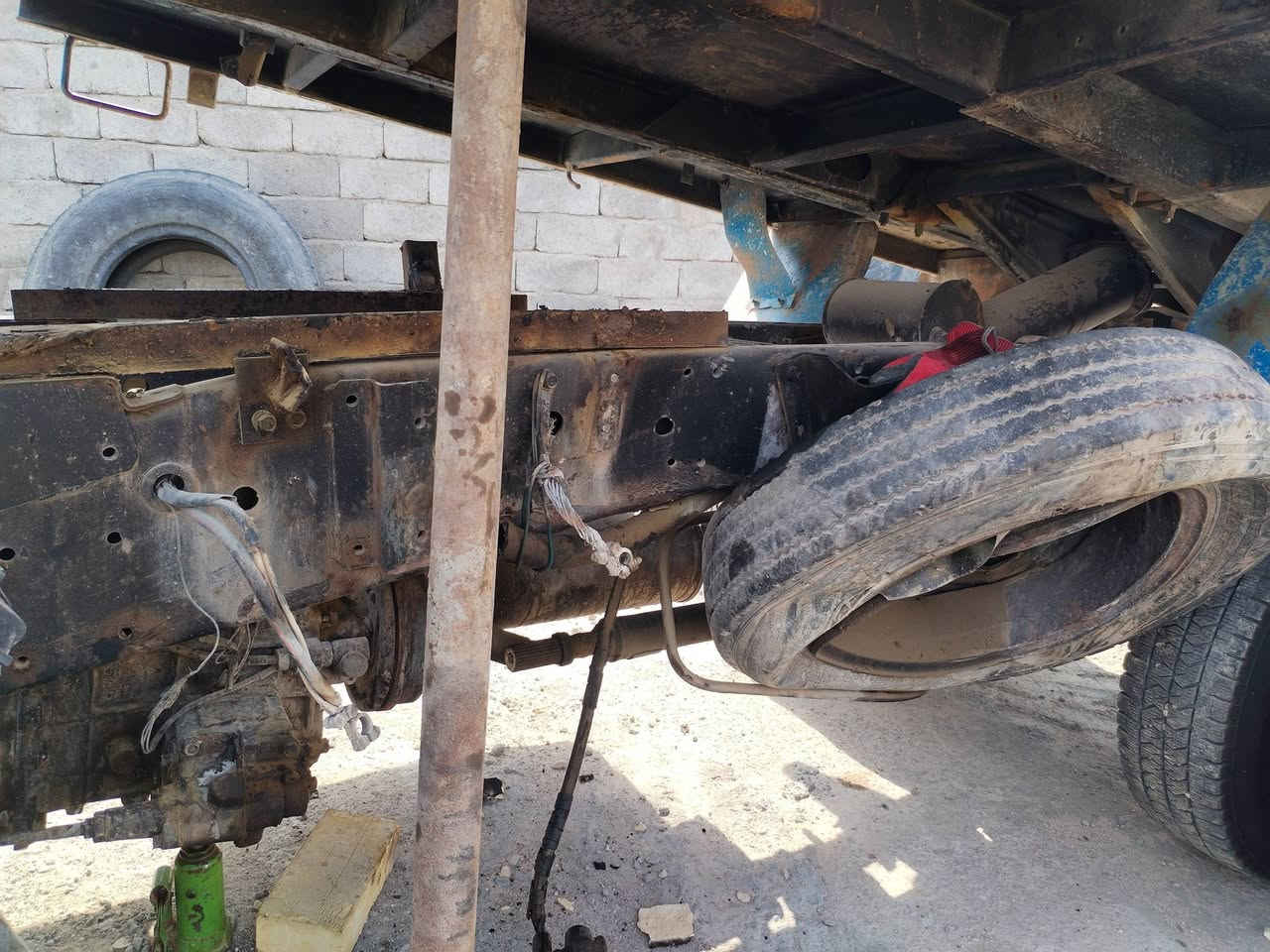 السلام عليكم سياره للبيع كنتر بزون  مسويه حادث المكان الناصريه شطره 
للأستفسار الاتصال على الرقم ***********
