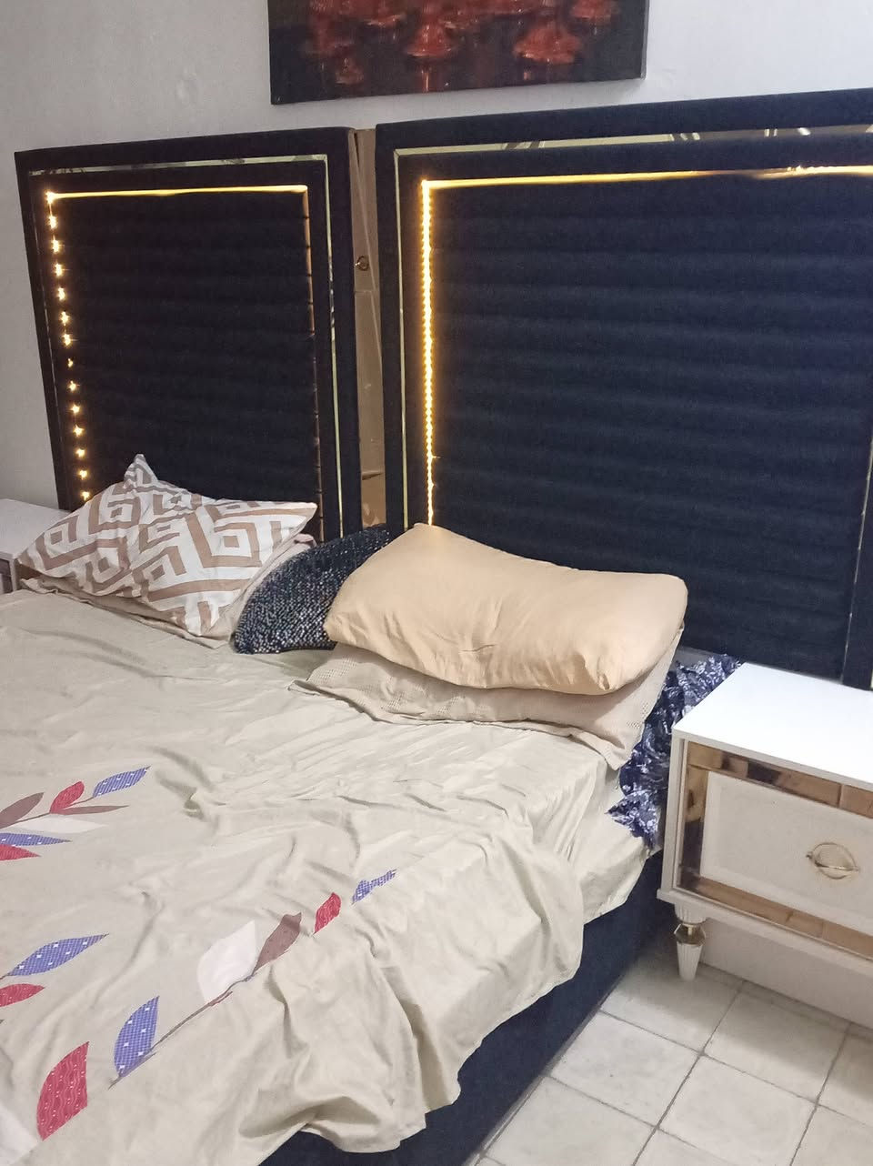 سلام عليكم غرفه نوم مستخدمه ٦ اشهر جديده كلش ٦ بيبان وملحق بابين مكاني عمارات الالبان *********** سعر ٧٠٠ وبيها مجال
