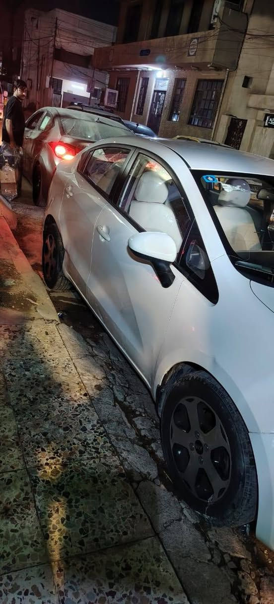 السلام عليكم كيا ريو ٢٠١٥ وارد خليجي 1600 محرك قطرتين بيه قطعتين صبغ سونار موجود ماشيه ١٦٠ الف سياره بسمي سنويه ٣١ تحويل مباشر السعر ٨٣ وبيه مجال *********** للستفسار اتصل واني برسم الخدمه
