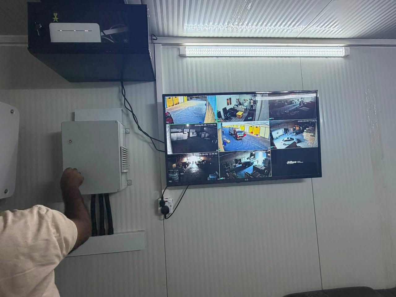 تم نصب منضومه كامرات متكونه من  8 كامرات ip 4m
دهوه الاصلي 
*********** المهندس
