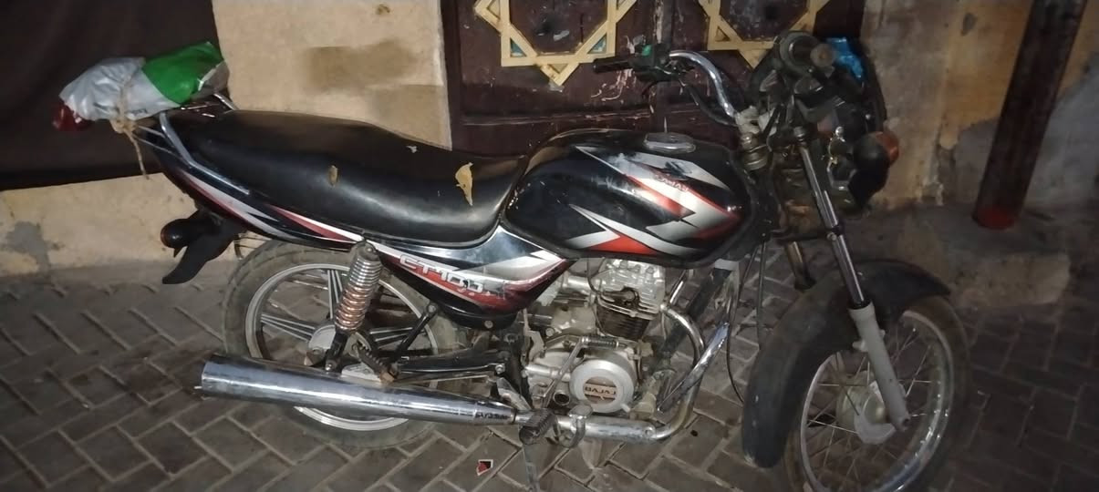 دراجه باجاج هندي اربعه كير اوراق كامله كبل ترقيم كبل دك رقم  موديل ٢٠١٦ الدراجه بيه تبخير بس هندر واحد تشتغل مكاني بغداد مدينة الصدر سعره ٦٠٠ وبيه مجال اتصل وبل خدمه *********** بي واتس اب
