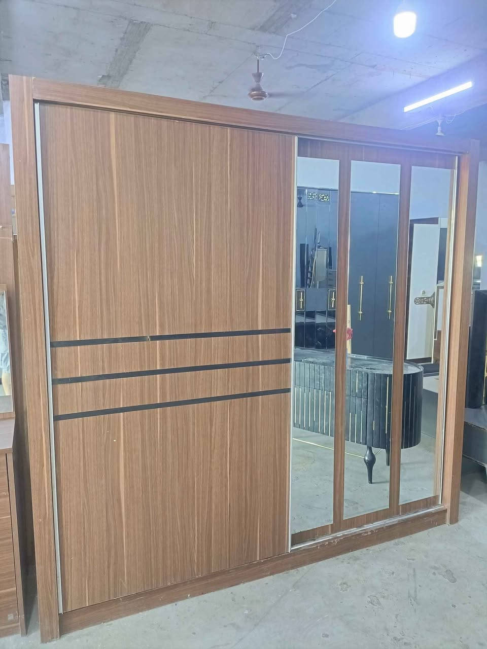 غرفة نوم نضيفه كلش سعرها فقط 350 عنوان كركوك الشراي يخابر 
*********** كركوك, العراق
