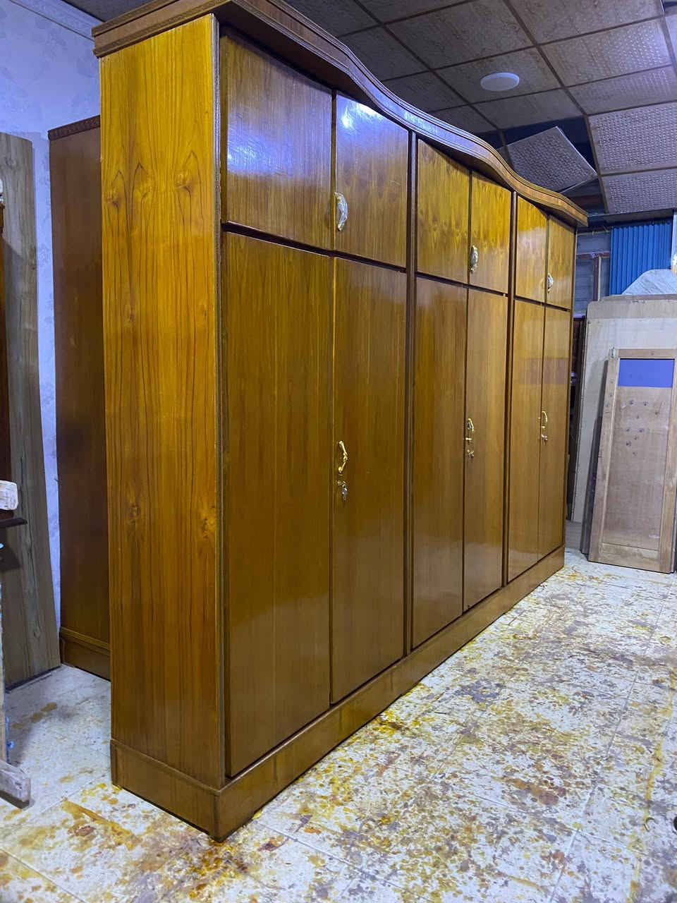 سلام عليكم كناتير سته ملحق حطاطه فول نضافه السعر الواحد 360 المكان رمادي الملعب سوك سلاله ***********
