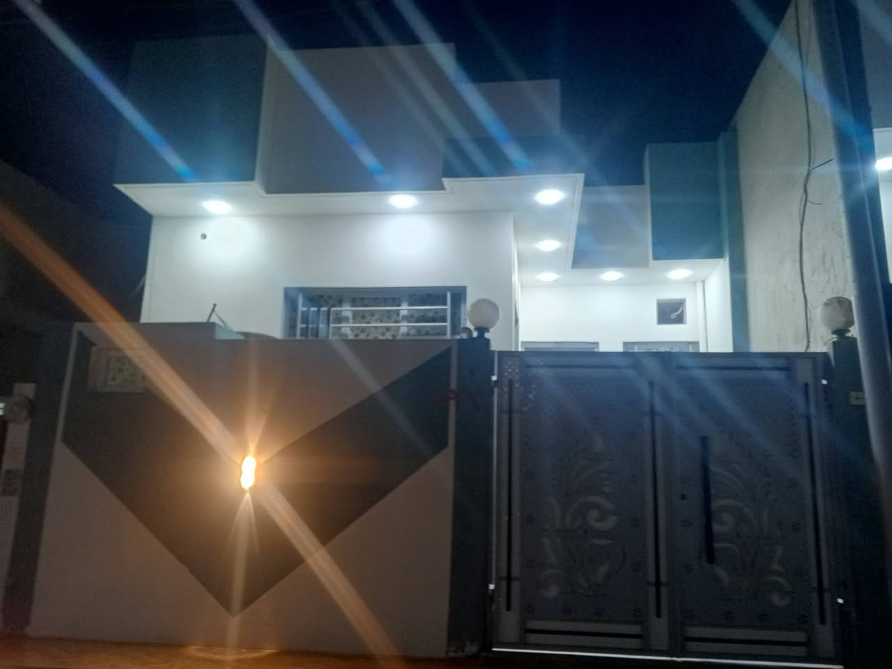 دار معروض للبيع حي الملايين الثانية قرب النون ماركت 📍

سند زراعي بستان 25 مع وصل بلدية  مساحة 120 متر غرفتين وهول ومطبخ واستقبال

بناء وتصميم حديث

السعر ٥٥ مليون وبي مجال بسيط

للتواصل والاستفسار 

***********
