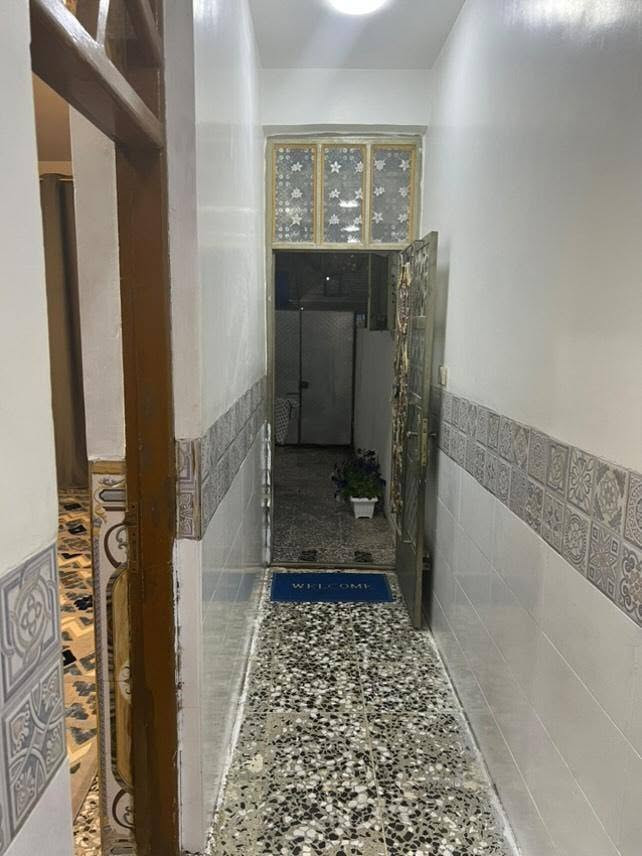 السلام عليكم بيت زراعي للبيع خلف بانزين خانه العبيدي مساحته ١٢٥ متر بناء جديد  صار ٣ سنوات من بنائه 
للإستفسار ***********
