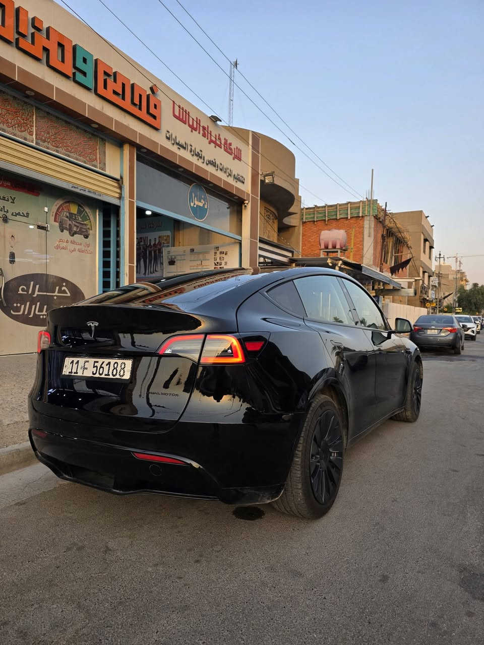 السلام عليكم...تيسلا مودل Y 2024 دبل ماطور لونك رينج....السياره اون لاين مربوطه بلتليفون و بيه اكاونت بأسمي....بدون ايرباك....حادثه جاملغ خلفي صبغ فقط و صندوق مبدل نفس اللون اسود تفصيخ اصلي...كحادث بعيد عن كل كهربائيات السياره(ضربته فقط حديد) الكهربائيات كله بحاله وكاله...تبريده و راديتر بلادي صور الحادث مرفقه مع رقم الشاصي...مكاني بغداد حي الجامعه للإستفسار *********** سعره 208 قفل
