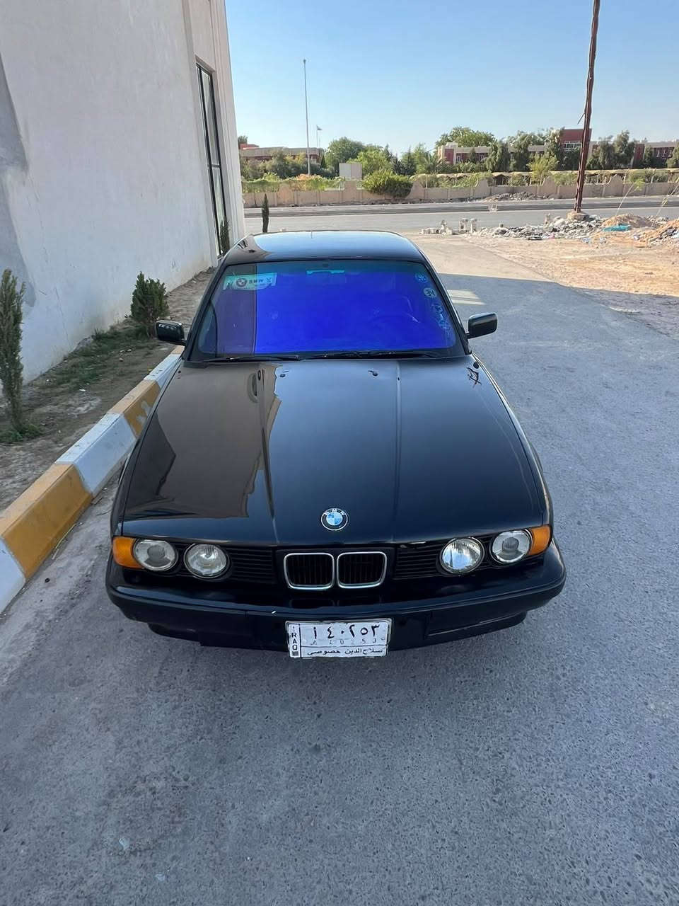 السلام عليكم الحلال للبيع
بيئم  525 اصل بليته. وسنويه موديل 1992
كير اوتماتيك. شرط بلاد. مكفول مسكر عدله 

بسعر مناسب جدا 49 وبيها مجال
صدر امامي خلفي كله مال كصه تخم تاير ويل خليه اصلي 
 محرك / كير / وصدر / تخم تاير / اكسل /   كهربيات شرط 
الموصفات /.    لايت سوار اصلي 
رقم صلاح الدين الماني شرط التحويل 
لايت بكلايت مال كصه اصلي 
السياره مصبوغه عام بدون ضربه بدون معجون وخياس
مكان السياره صلاح الدين تكريت 
***********
