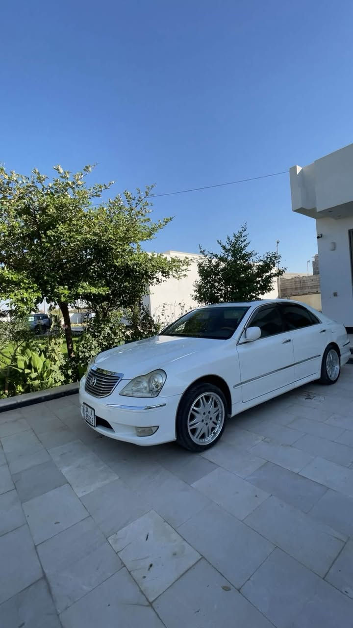 TOYOTA CROWN MAJESTA
للبيع تيوتا ماجستا.

رقم بصره قرار 102 تسجيل جديد  شرط المداور ثاني يوم 

السياره فول مواصفات 5 دكم
  
✅ محركها V8 الحجم 4300.

✅ كشنات بيجي  

✅ تبريد امامي خلفي3قطع.

✅فتحه بلسقف

✅ 3قطع بردات خلفيه.

✅ اربع كشنات كهرباء.

✅ 3برده خلفيه وجانبيه كهرباء اصليه.

✅ 5بصمات ابواب+بصمة تشغيل+ صندوك شفط 

✅ كشنات خزن ميموري.

✅ كامره خلفيه 

✅ ثلاجة

✅ مري ترحيب عند الاقتراب.

✅ ستيرن كهربائي

✅ مري كهرباء.

✅ تحكم ستيرن+كروز تثبيت سرعه.

✅ جنطه جكات كهرباء شفط.

✅ سياره مال جناي 
 وباقي المواصفات المعروفه لل5دكم.

والسياره جاهزه على اخر حبايه.

العنوان البصرة 

السعر.158

***********
