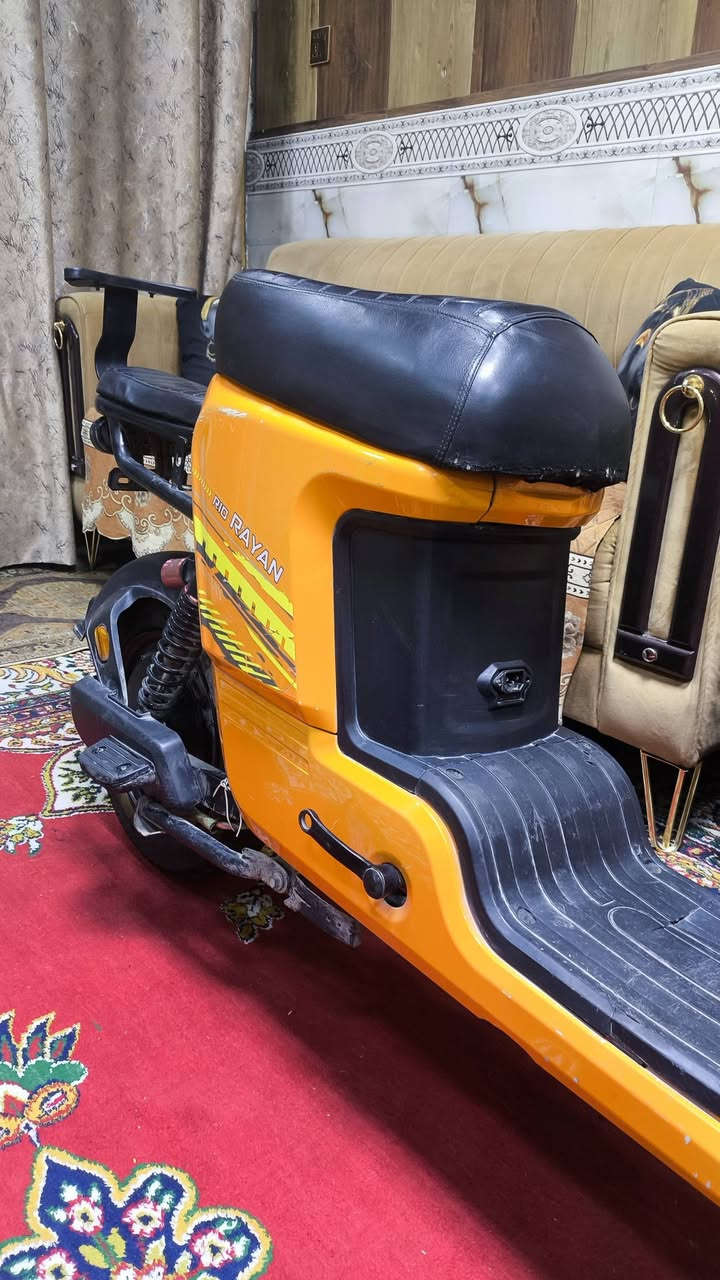 السلام عليكم
دراجه شحن R10
نضيفه 
اشاير يمنه يسره اربع اشايره 
لايت عالي ناصي 
ملف 1500
غراضهه كاملهه 
بس التجوه طاكه 
سعر 350 وبيهه مجال بسيط
مكاني نجف الاشرف حي الوفاء شارع عشرين مقابل الجزيره بدايته 
للتواصل واتساب 
***********

