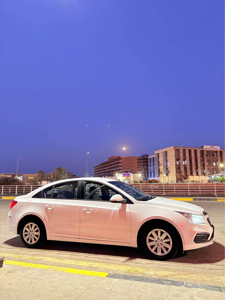 🚗 للبيع: شفروليه كروز ٢٠١٦ LT - وارد خليجي بحالة ممتازة 🚗
💲💲💲💲💲💲💲💲السعر:٨٤💲💲💲💲💲💲💲💲
فرصة مميزة لاقتناء سيارة نظيفة جداً واستخدام شخصي راقي.
🔹 المواصفات الأساسية:
 النوع: شفروليه كروز (Chevrolet Cruze).
 الموديل: ٢٠١٦.
 الفئة: LT.
 المصدر: وارد خليجي.
 المسافة المقطوعة: ١٥٣,٠٠٠ كم فقط.
🔹 المميزات والإضافات:
 ✅ المحرك: مكينة جديدة تماماً، أداء قوي وعزم ممتاز.
 ✅ التبريد: تبريد ثلج، جاهز لحرارة الصيف تماماً.
 ✅ الحالة العامة: السيارة نظيفة جداً (داخلية وخارجية)، استخدام بيتي خفيف (من الدوام للبيت فقط).
✅حدادة جاهزة 
 ✅ جاهزية السيارة: لا تحتاج لأي مصاريف، شغل واطلع.
هذه السيارة مثالية لمن يبحث عن الاعتمادية، الاقتصاد في الوقود، والراحة في القيادة اليومية.
📍 المكان: البصرة 
📞 للتواصل والاستفسار:
يرجى الاتصال على الرقم: *********** (متوفر واتساب أيضاً).
جرب السيارة وافحص بنفسك لتتأكد من نظافتها.
السعر ٨٤$ البصرة, العراق
