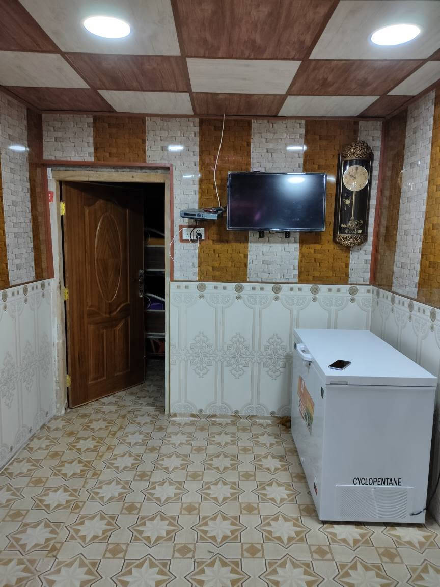 بيت للبيع في الاصمعي الجديد ركن مقابيل مدرسة العدنانية يعني ماكو جوارين مقابيل البيت شارع عريض المساحة 90م وبي فضلة 30 م يعني يصير 120 م بي غرفتين واستقبال وصحيات السعر المطلوب145 بي مجال للتواصل الاتصال على *********** بي وتساب البصرة, العراق
