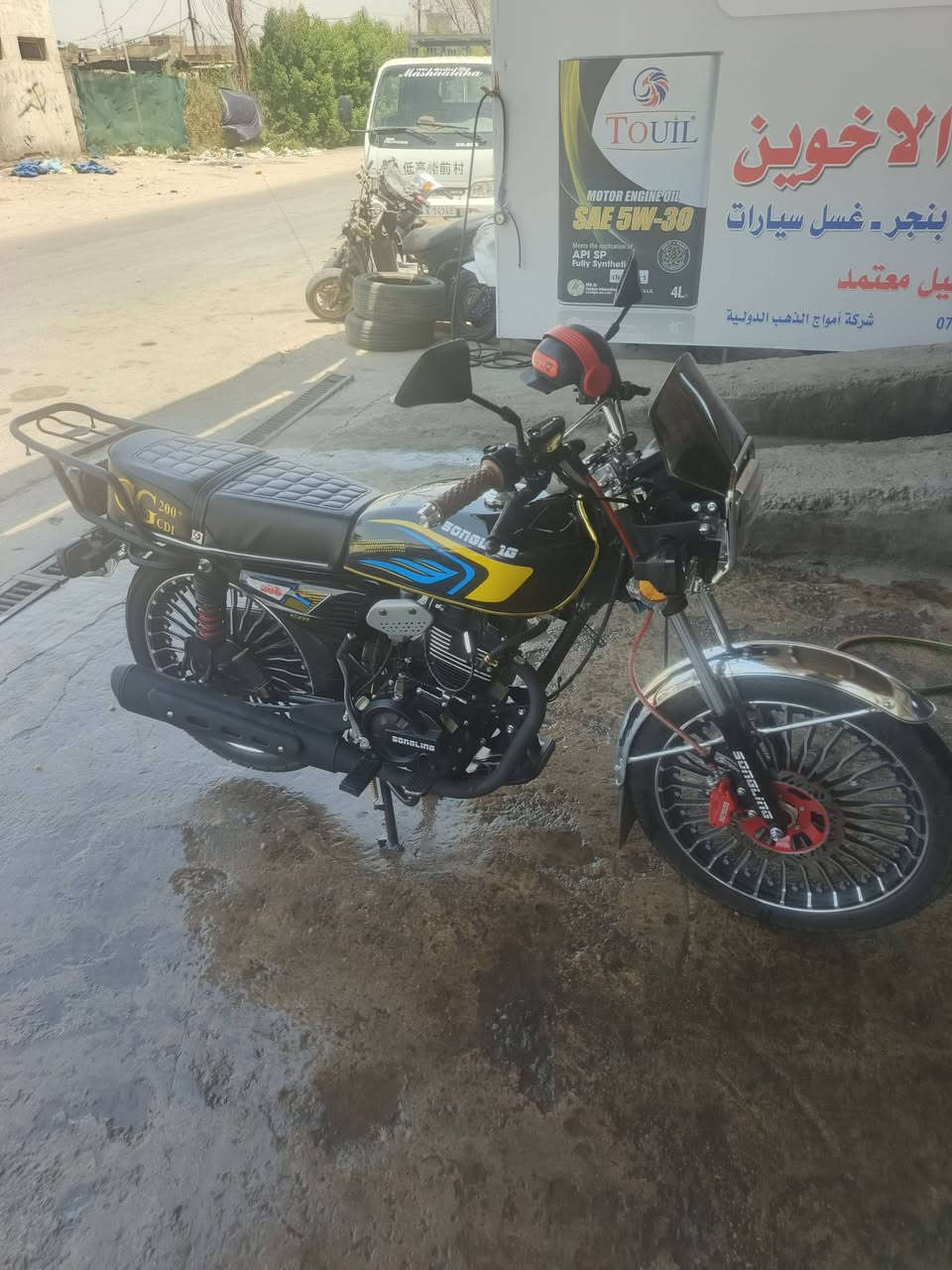 السلام عليكم دراجه سيفان كفاله عامه المحرك ضمان ٦اشهر  موديل 26 قبل ١٥ يوم جبتها من الشركه للبيع اخذتها بمليون وميتي واريدها بمليون للاستفسار
المراسله ع الخاص او ع الواتس ***********
