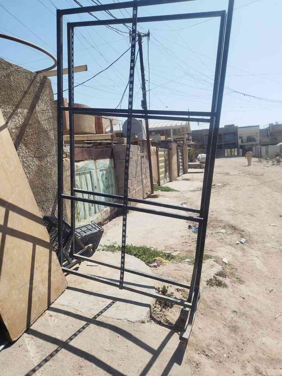 يا الله ستاندات عدد 2 خوات ارتفاع مترتين و20 عرض متر و60 وكل ستاند ويا 9 تعاليك اريدهم ثنينهم ب 100  هنه وتعاليكهم متحركات بيهن تايرات للعلم ماخذهن بضعف السعر بس عندي تحويله وريد ابيع مستعجل ع بيعتهن مكاني ابو غريب شهداء شارع السكلات  ***********
