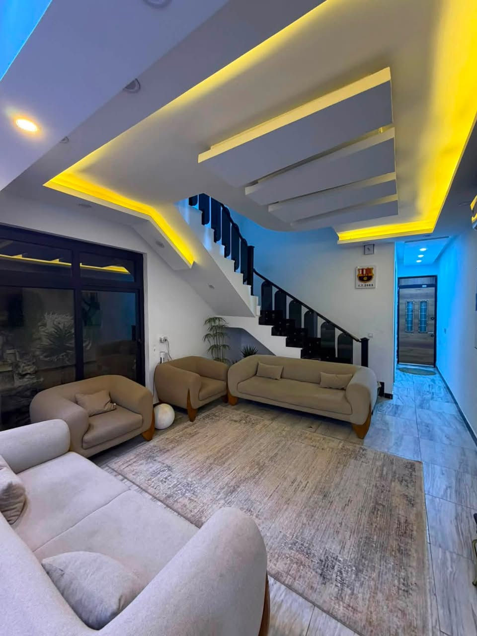�✨ للإيجار في السيدية – بيت راقي ومميز ✨🏡
🌟 بيت بمساحة 150م
🛏️ يتكون من:
✅ 4 غرف نوم
✅ صالة واسعة
✅ مطبخ مرتب
✅ خدمات متكاملة

🔥 مؤثث بالكامل (أثاث زيرو)
⚡ كهرباء مجانية
☀️ منظومة طاقة شمسية
🏠 البيت جديد ونظيف
🎙️ نظام أليكسا للتحكم بالصوت

💰 السعر: 2,500,000 دينار فقط

📞 للاستفسار والحجز:
مكتب الرواد للوساطة العقارية
📱 ***********
📱 ***********

✨ راحتك تبدأ من هنا… بيتك الذكي بانتظارك
