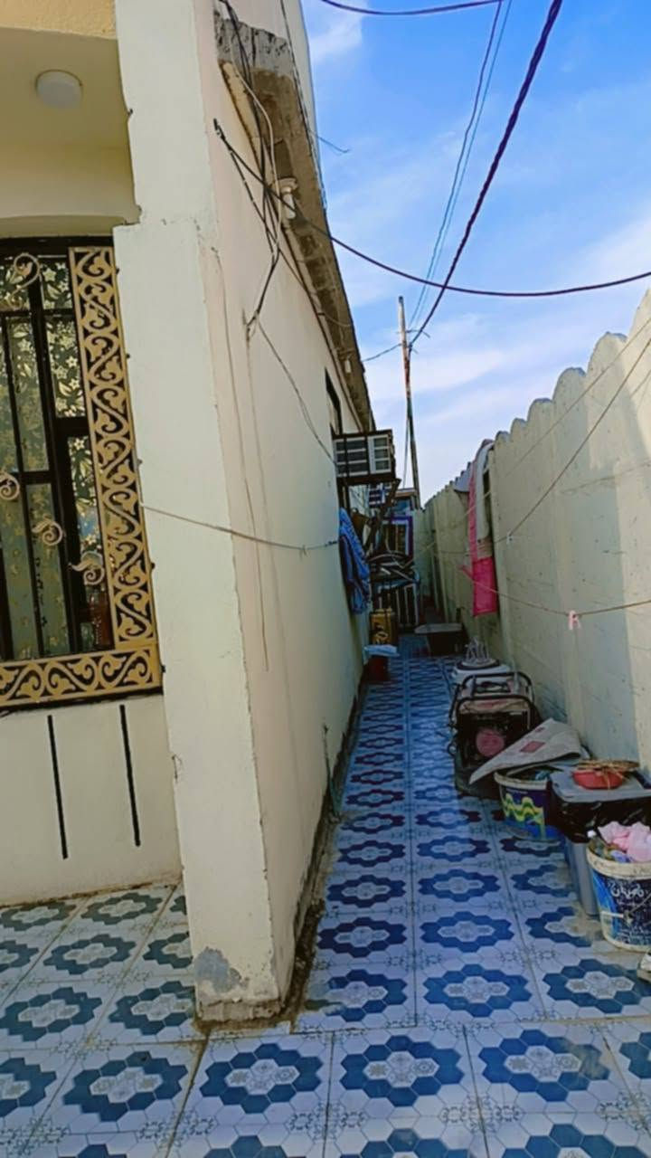 🔅 دار  للــــــبـيــع طابقين  بناء 2019🔅🔆
⚜️ طـابــو  زراعي سند 25 🪐
⚜️ العنــــوان ⚜️  المحاويل  // بدايه مدخل منطقه الفنديه 
🔆  الــتـــفـــــاصـيــــل  🔆
طابوك  جمهوري صب مسلح 
ارضيه كرانيت
المساحه 250 متر 
⚜️الــواجـهـــة 12.5متر 
النــــــــــــــزال 20 متر 
وماء وكهرباء واناره 
 4 غرف نوم صاله استقبال ومطبــــــــخ ومجمــــــــع صحيـــــــــات داخلي وخارجي 
السعر 120 مليون فقط 

⚜️⚜️⚜️⚜️⚜️⚜️⚜️        
((للاستفســار مراجعـة  المكتب او الأتصال على الأرقام.🟡🟡📞📞📞♾
*********** 🔆📞
***********

