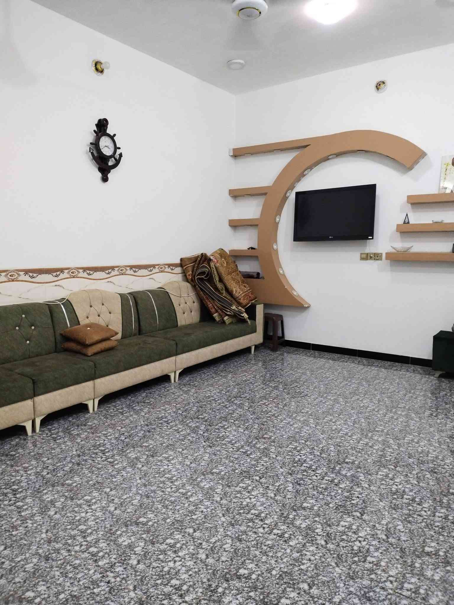 الدارللبيع حديث البناء المعاره قرب البزل شارع ابو عقيل المختار يبعد عن الشارع 80متر زراعي 25يحتوي على غرفتين نوم وصاله وستقبال ومطبخ المساحه 190م البيت جاهز السعر 60بي مجال الاستفسار ***********
