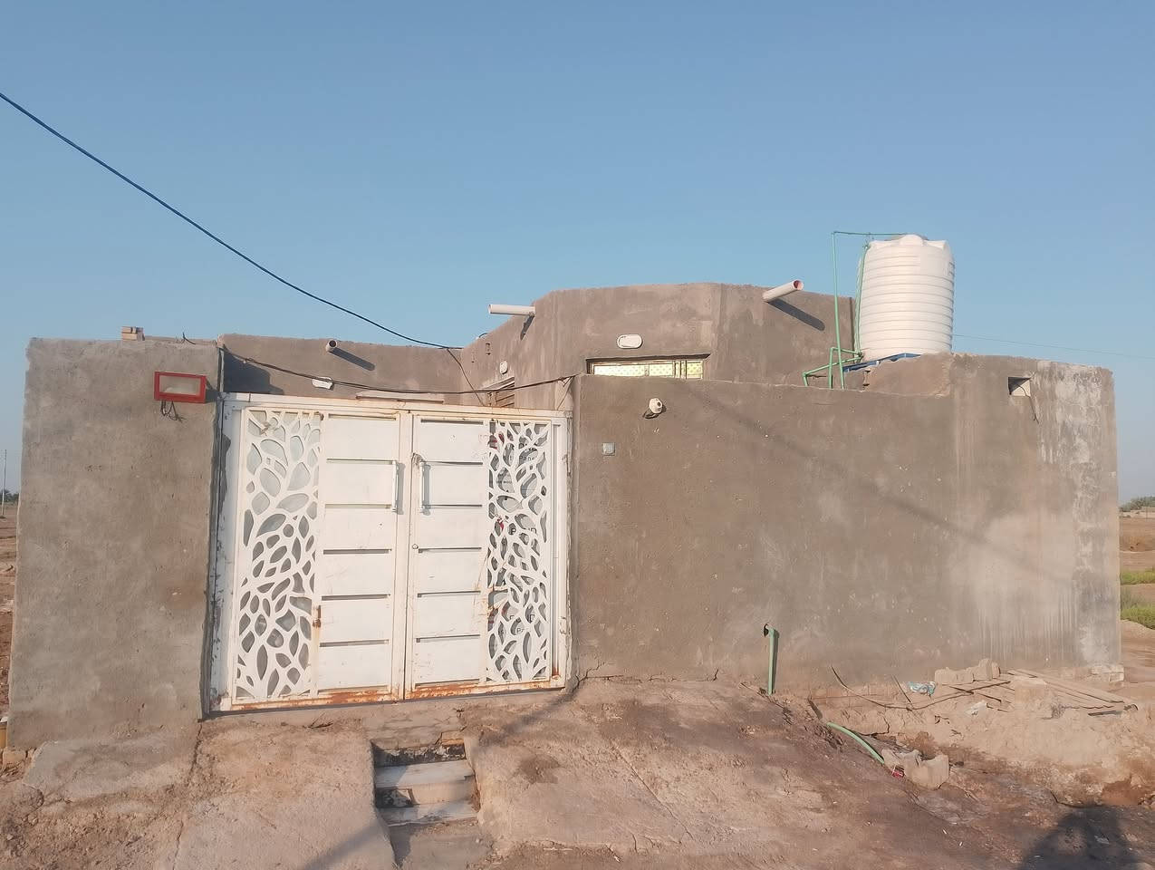 سلام عليكم بيت للبيع مساحه 220م
المكان الفرع المقابيل ابو رعد ابو السراميك 
البوري مال الماي بلباب ولمحوله الركن مسافة 25متر عن البيت
غرفتين مساحه الغرفه 5×4

الصاله مساحه 6×4

مناور 2

الستقبال 10×4

مطبخ 5×5

السعر على الخاص 

***********

***********
