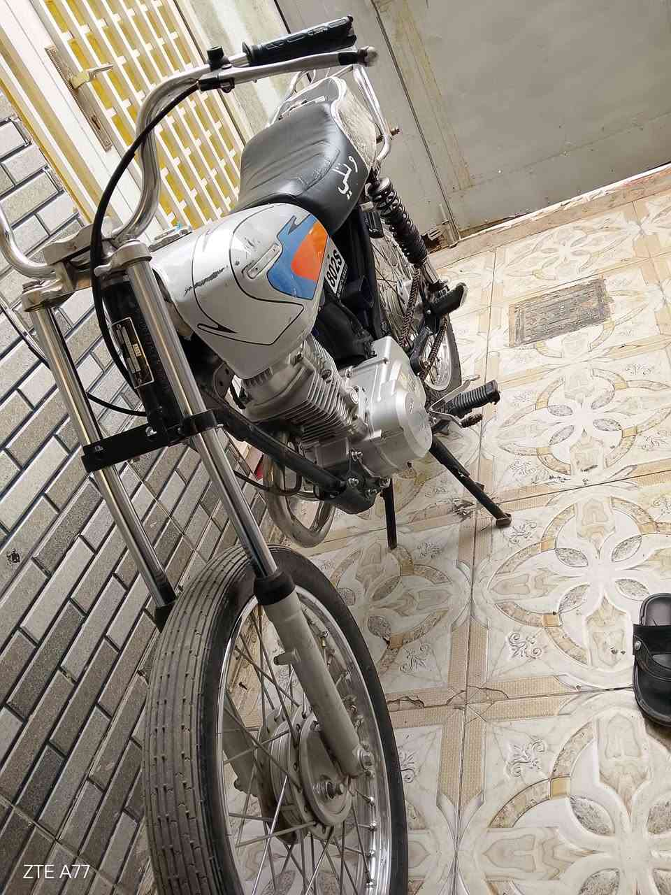 نامه وراق سكنر مديل 27 دراجه حلوه ونضيفه وخير من الله مكفوله ب550وبيه مجال قليل حك جيه مكاني ناصريه بشطره رقمي ***********

نص مكتوب في الصور:
- ZTE A77