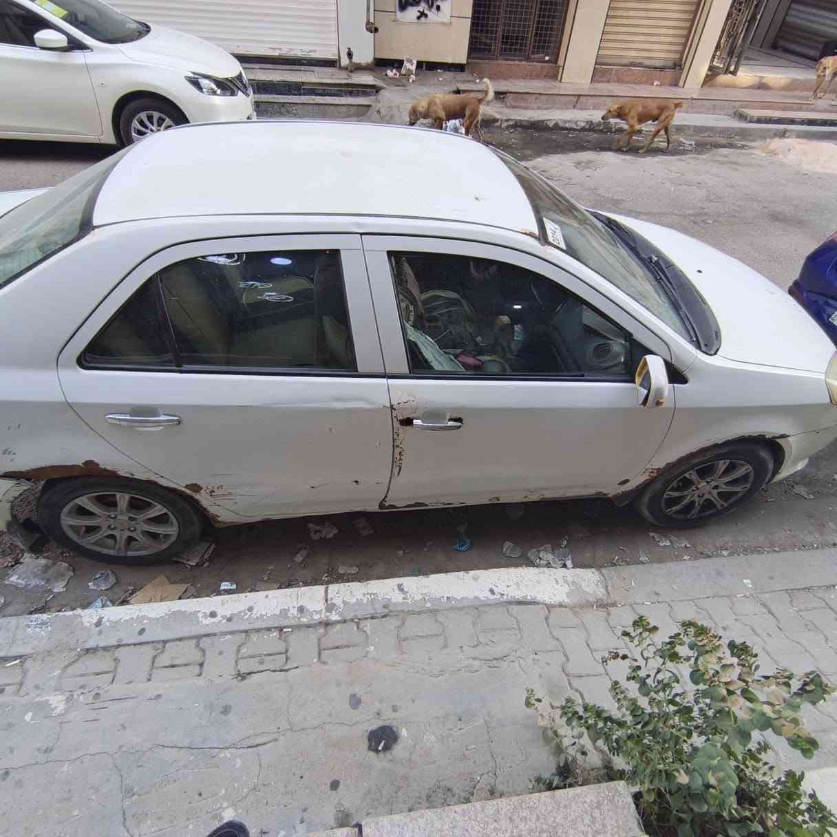 سيارة جيلي ام كي ابيض محرك وكير كورله مكفولات علفحص  تبريد شغال  سنوية لل28 بجي مثل ما موضح بالصور بيع فقط بدون مراوس. ابيع كوم حديد  ب29 وبيهل مجال بسيط *********** البصرة, العراق
