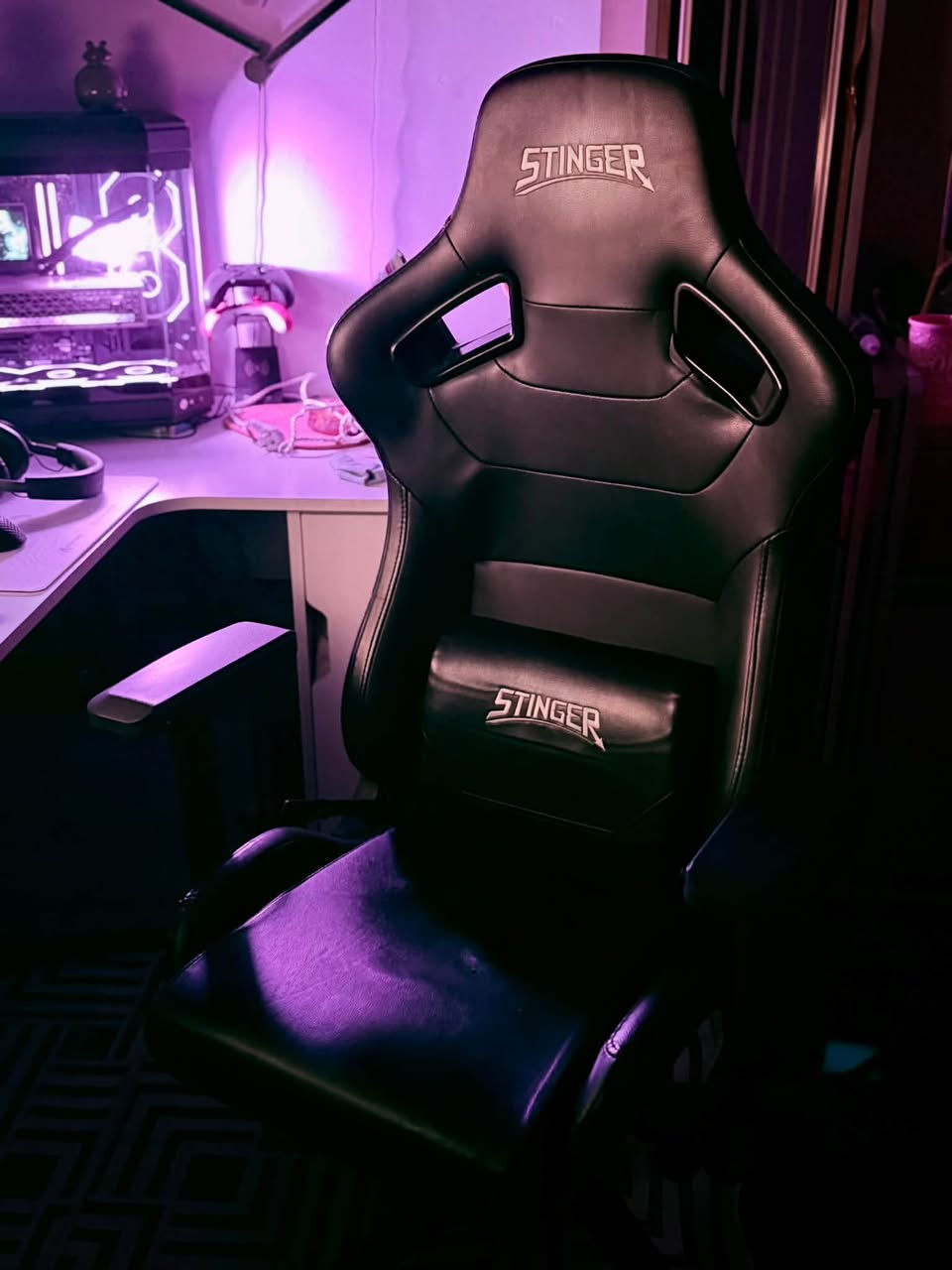ست اب للبيع

السلام عليكم

Gaming Setup كامل للبيع بحالة مرتبة جداً، والقطع مختارة بعناية.

🖥️ PC SETUP

CPU: AMD Ryzen 7 7700
Motherboard: GIGABYTE X870
GPU: Sapphire NITRO+ Radeon RX 9070 XT — أعلى نسخة
RAM: 32GB DDR5 6400MHz Manta
SSD: 1TB M.2 NVMe — جديد وغير مستخدم
CPU Cooler: 360mm AIO Liquid Cooler
PSU: RIUX 850W 80+ Gold — Full Modular
Case: DARKFLASH DY470
Custom Fans مرتبة
AsiaHorse Cable Management / Sleeved Cables

سعر الـPC فقط: 3,150,000 IQD

ومتوفر تبديل المعالج إلى AMD Ryzen 7 7800X3D مع دفع فرق السعر.

⸻

🖥️ MONITORS

Redmi G Pro

27-inch
2560×1440 QHD — 2K
Mini LED
180Hz Refresh Rate
1152 Local Dimming Zones
2000 nits Peak Brightness
hdr 2000
100% sRGB
100% DCI-P3
1ms Response Time
شاشة Gaming احترافية بألوان وتباين عاليين

السعر: 340,000 IQD

MSI

27-inch
2560×1440 QHD — 2K
IPS
180Hz Refresh Rate

السعر: 220,000 IQD

⸻

🎮 ACCESSORIES

MTS 3KVA Online UPS — 350,000 IQD
Professional White Glass Mouse Pad — 50,000 IQD
Glorious Model D 2 Wireless Mouse — 100,000 IQD
Pulsar V4 Medium Mouse — 100,000 IQD
Keychron Wooden Magnetic Mechanical Keyboard — 130,000 IQD
HyperX Cloud III Wireless Headset — جديد، غير Open Box — 130,000 IQD
Xbox Controller — جديد وغير مستخدم —  100,000 IQD
عدد 2
⸻

🪑 الميز والكرسي

الكرسي: مرتب ومريح  ستنكر— 150,000 IQD
الميز: عملاق حرف L، العرض مترين والعمق 122 سم، تفصيل خاص — 250,000 IQD

⸻

💻 MINISFORUM MINI PC

MINISFORUM AI Mini PC

CPU: AMD Ryzen 7 8745HS
GPU: AMD Radeon 780M
RAM: 16GB DDR5 5600MHz
SSD: 512GB M.2 PCIe Gen4
الاستخدام: حوالي أسبوع فقط
كامل الملحقات
حالة مرتبة جداً

السعر: 600,000 IQD

⸻

🎯 DMA

DMA كاملة بكل تفاصيلها وملحقاتها

السعر: 500,000 IQD

اشتراك

كل القطع بعدهم بالضمان كامل العلب والتفاصيل استخدام بسيط
⸻

📍 الموقع: بغداد — حي الجهاد

للاستفسار والتواصل:

***********
***********

واتساب أو اتصال ما متواجد فيس.
