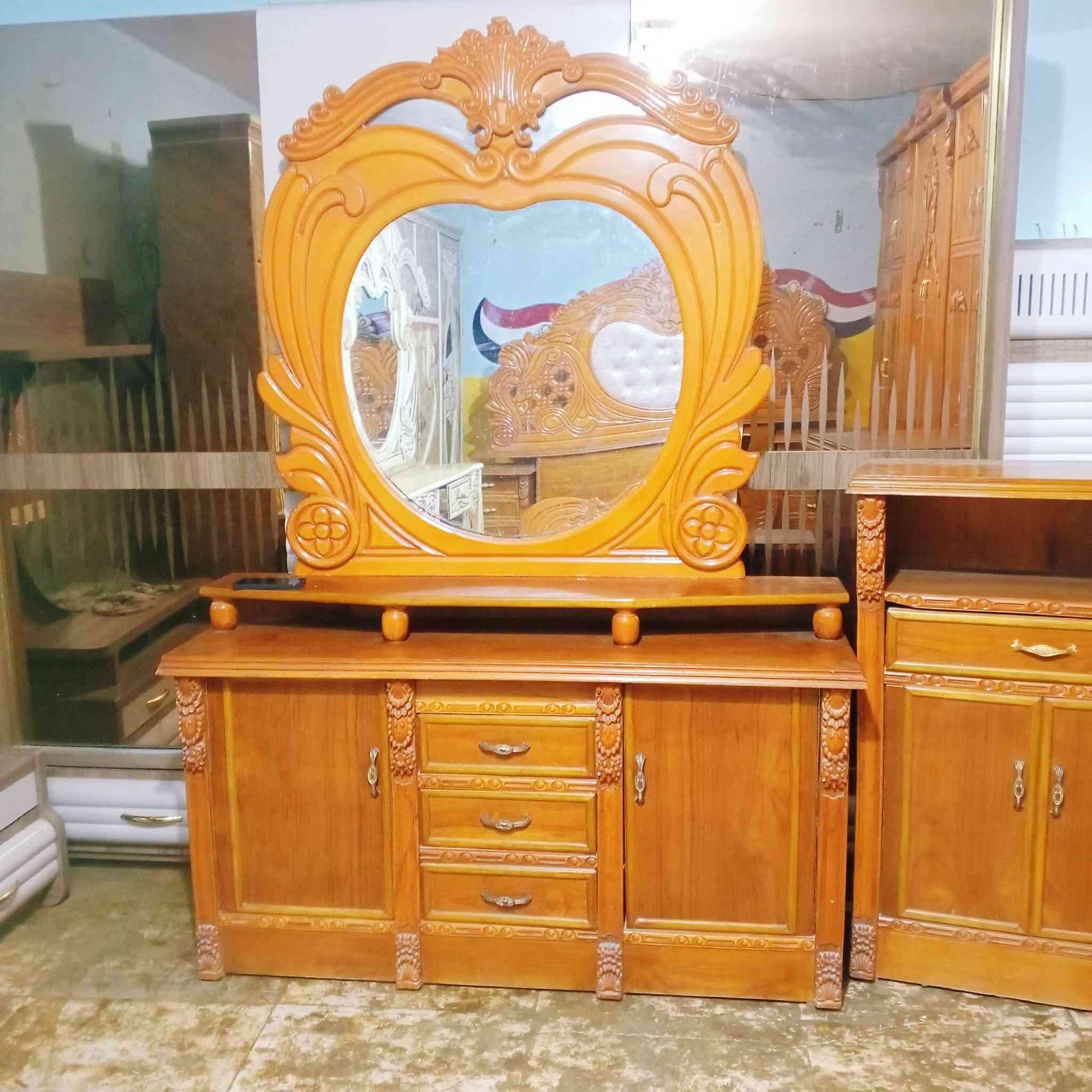 معرض ونجاره حجي سجاد ارخص الاسعار غرفه ام 6 طابقين تزكام داخل وخارج صاج ضهر جرجوبه زاويه كنتوريه بعلو كنتور ميز هديه غرفه جديده ضخمه كوت حي جهاد زويرجات مراسله او اتصال ***********
