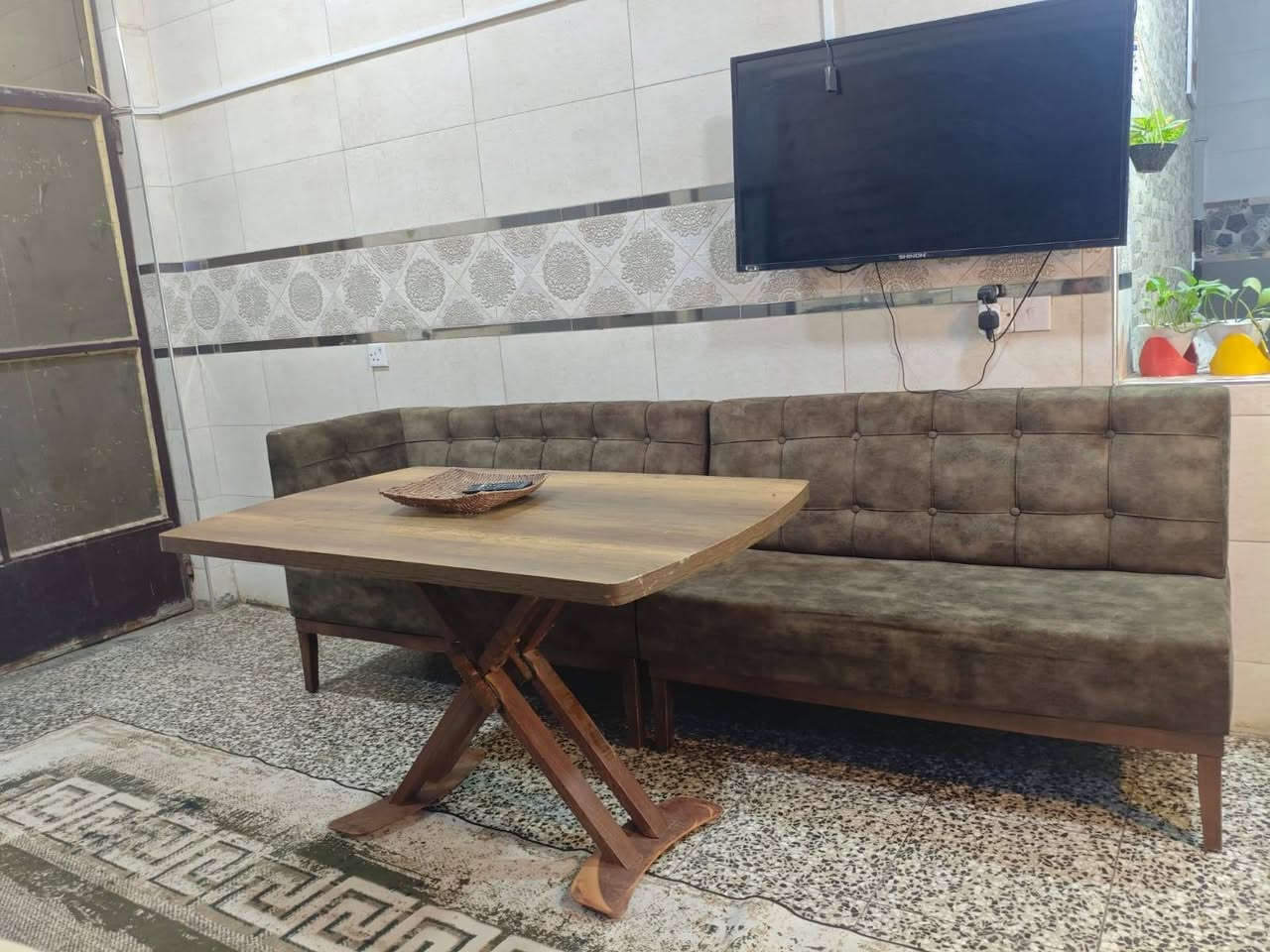 كورنر • ميز طعام • نضيف