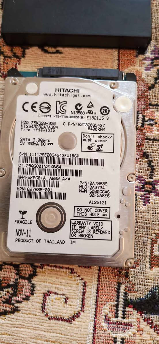شلعه اغراض كومبيوتر 
320 gb hhd
250 gb hhd
250 gb hhd
128 gb ssd M.2
4 gb Ram laptop DDR3
للتواصل *********** أربيل, العراق
