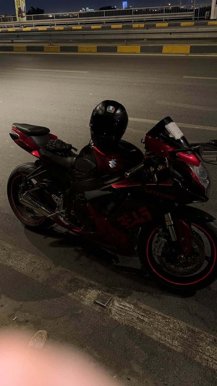 سلام عليكم جكسر للبيع مرقمة وسنوية
750cc 
2016
دراجة كاملة مكملة بدون نواقص من محرك وكهربائيات والخ
نقصها بس كفرين السمج واكعات

دراجة عليها برمجة طلقات وباكفاير

مكان الدراجة بغداد السيدية
سعر 65$ وبيها مجال بسيط
***********
