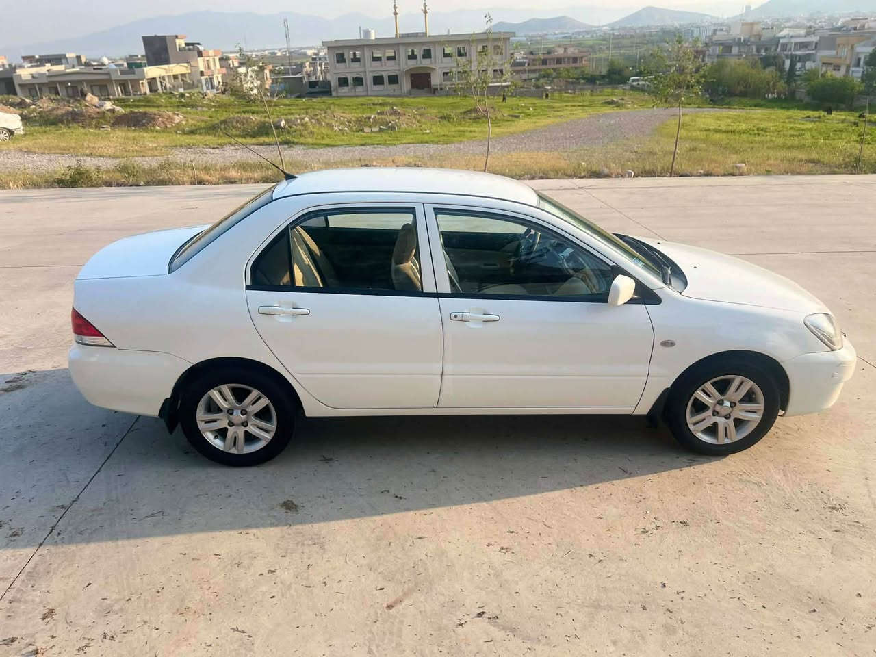 لانسر • ٢٠١٣ • شاشة وكاميرا