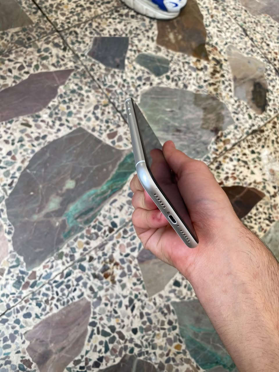 ايفون اكس ار جهاز وضع وكاله شرط شرط وضع وكاله ممفتوح بشعره 64تك فيس ايدي شغال مابي شخطه وحده بطاريه77 جهاز نضيف لدرجه عاليه سعر160قفل
