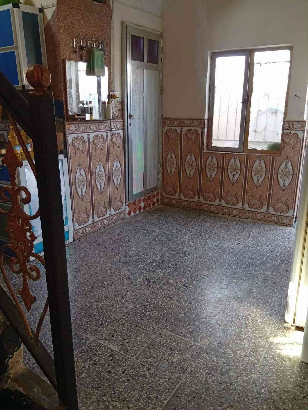 بيت بحي جهاد مساحه 185 متر بسعر مناسب قسط ***********
