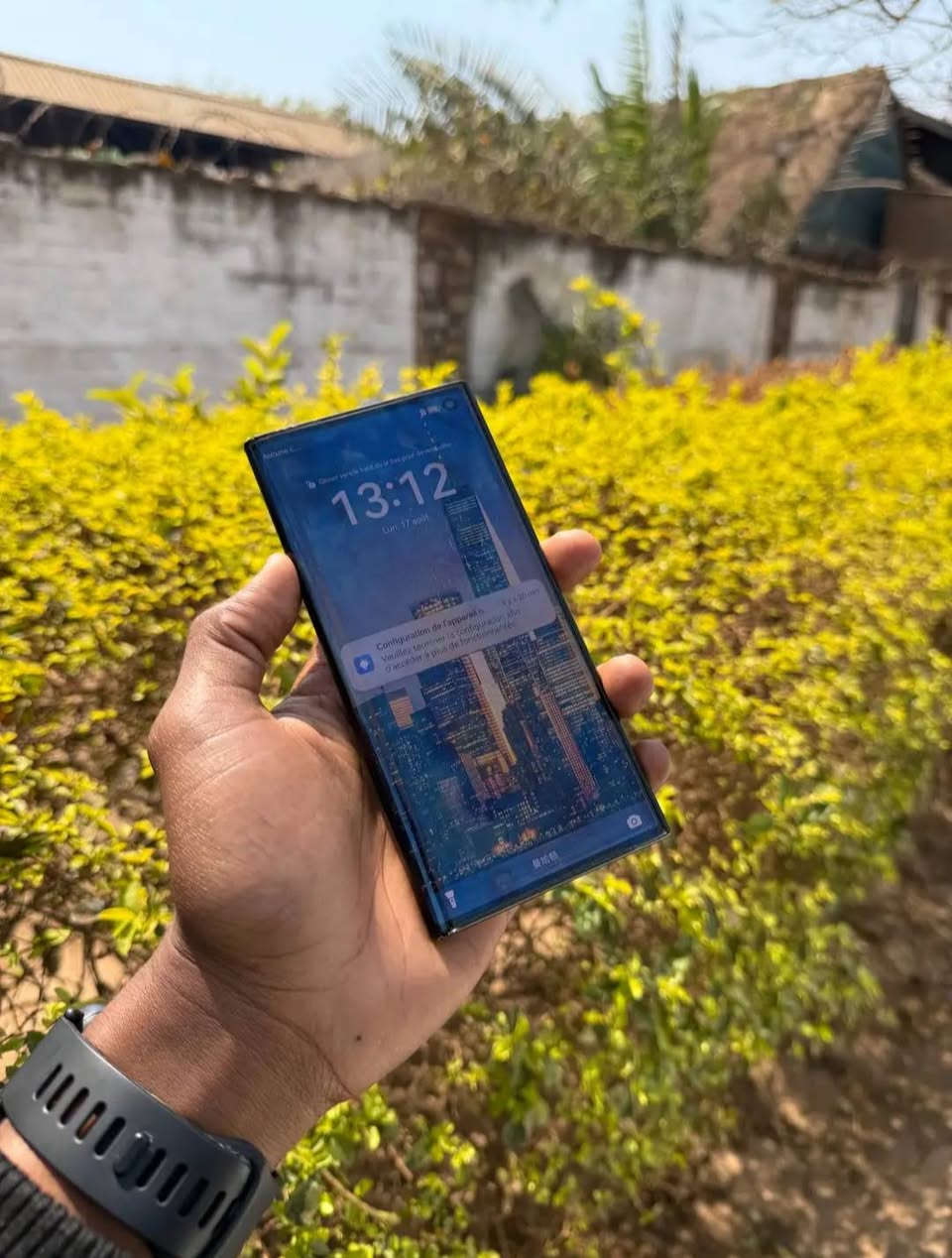 للبيع موبايل هواوي huawei mate xs 2 مستخدم نضيف كامل ملحقات***********
