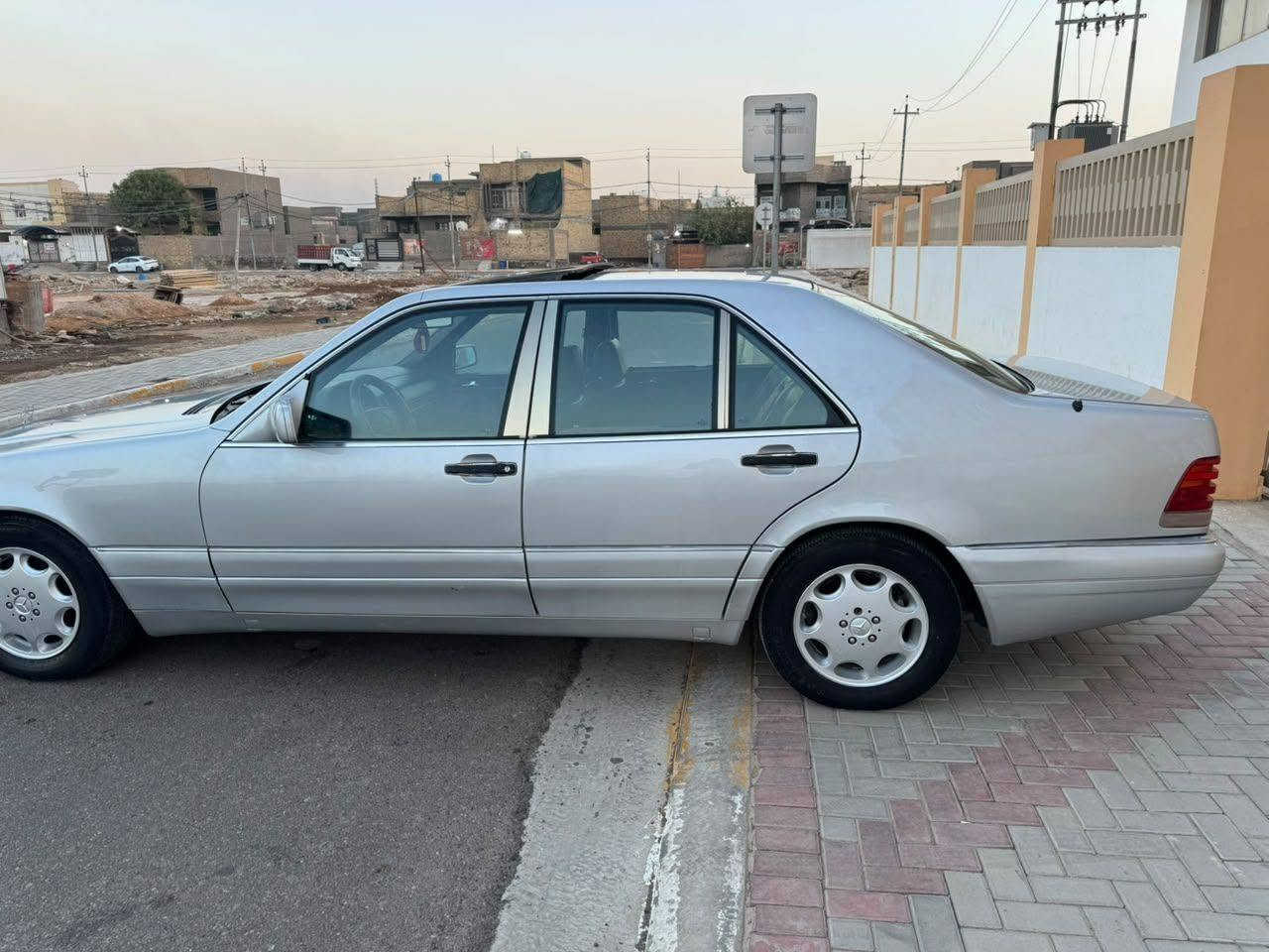 السلام عليكم
بيع سريع.........
65 بيها مجال 
مرسيدس S320 موديل 1991 محدثة 96 رقم بغداد بأسمي سيارة بدون حادث قوي مصبوغة عام درجة أولى سيارة جاهزة للأخير تبريد مكينة كير جدد غرفة جلد جديدة كهربائيات شغالة فتحة سلايت طكتين شغال
مكاني ديوانية ***********
