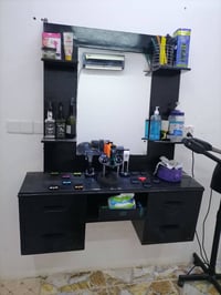 ميز حلاقه • للبيع • ابي الخصيب