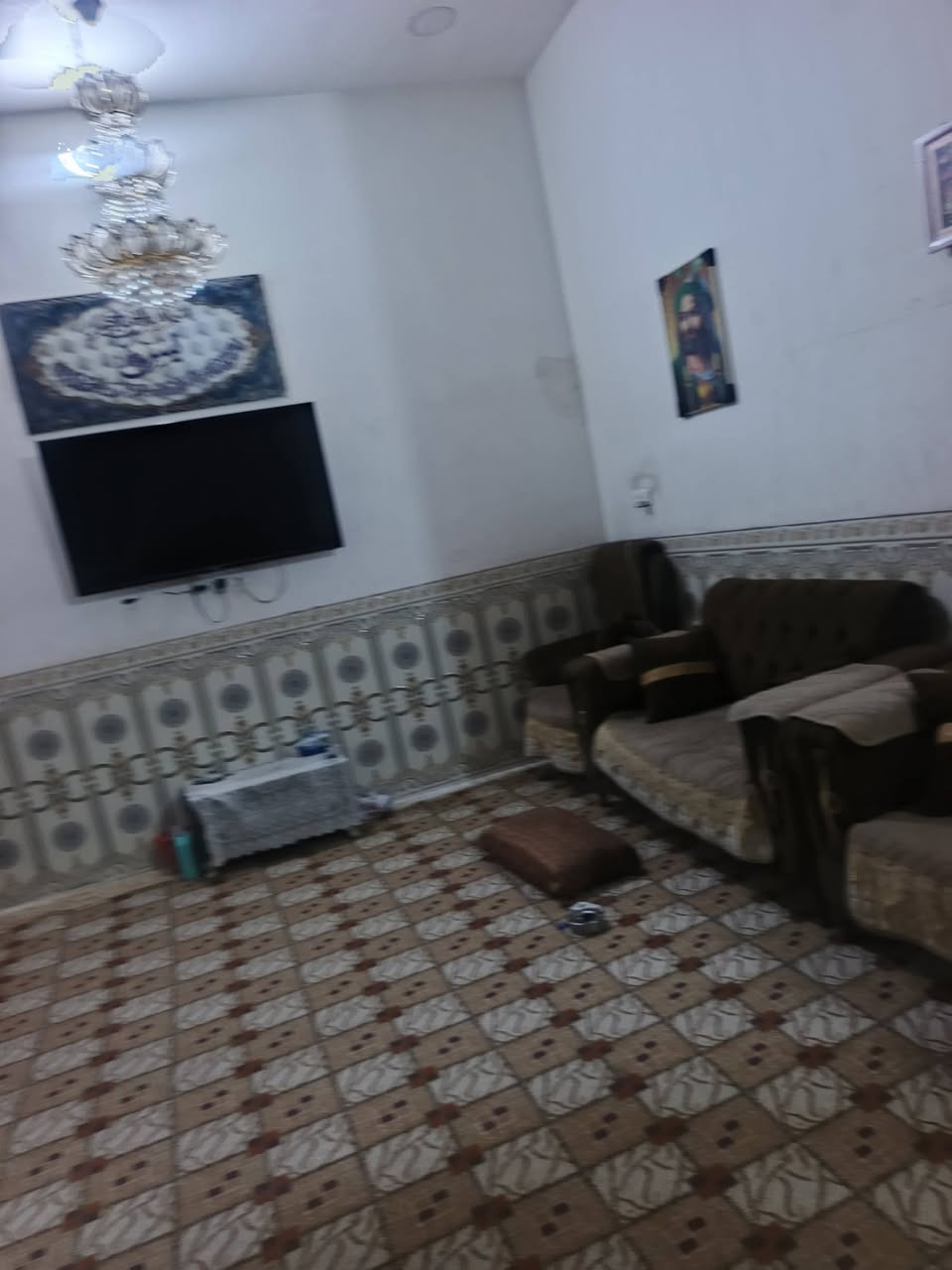 ياالله
سلام عليكم
البيت البيع طابو صرف
مساحه ((200)) متر بناء حديث ومسلح
الماجديه قرب مقام سيد جميل يعني بل مقدمه
يحتوي على 
استقبال وصاله
غرفتين نوم معه مطبخ معه منور كبير 
معه صحيات داخليه صحيات خارجيه
معه صاله كبيره فوك البيت جاهز ويخبل
استفسار اتصل برقم
((***********)) 
((***********)) اخوكم أبو عراق....
