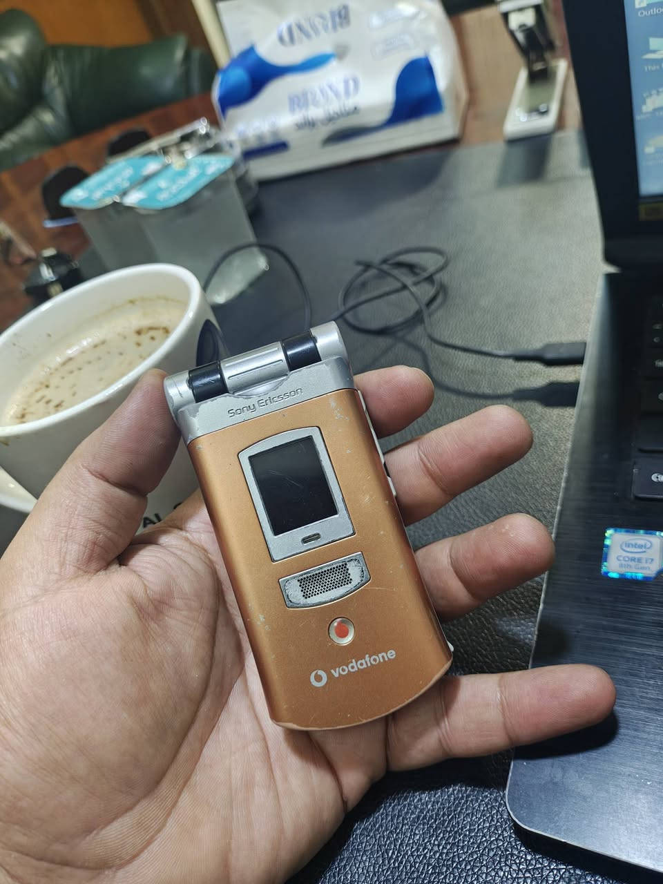 موبايل سوني اريكسون شغال وعربي يحتاج برنامج يشغل شرايح العراق قيمة واخذه ***********
