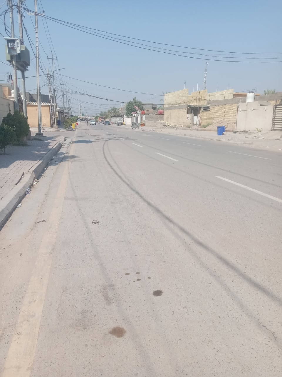 السلام عليكم
دار للبيع حي فلسطين مساحه ٣٠٠ متر وجه ١٠متر
نزال ٣٠ طابو صرف شارع تجاري كامل خدمات قريب عله حي العسكري تفاصيل البيت
غرف عدد ٢
صاله
استقبال
صحيات
حديقه
كراج سياره
الاستفسار الاتصال عله الأرقام
***********
***********
