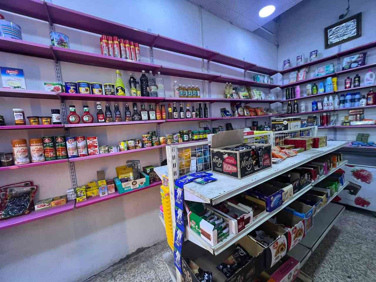 سلام عليكم اسواق كامله للبيع 3 برادات براد چبير بابين وثلاجات 2 وسفينه ورفوف وسلات مال اجباس
مكاني بغداد الكماليه شارع 70 
للستفسار ***********

